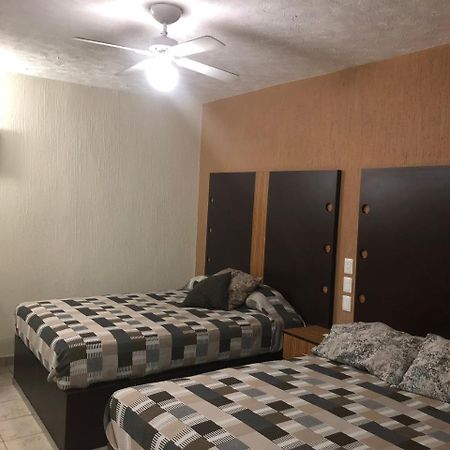 לאון Hotel Del Carmen מראה חיצוני תמונה