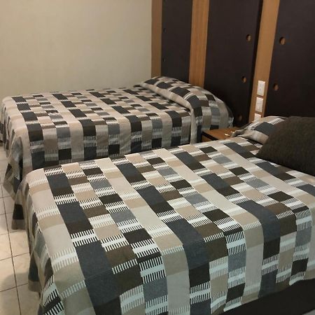 לאון Hotel Del Carmen מראה חיצוני תמונה
