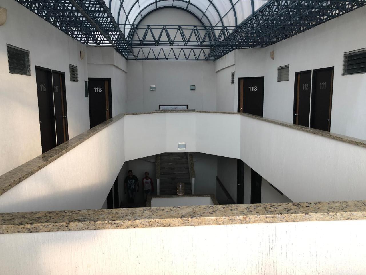 לאון Hotel Del Carmen מראה חיצוני תמונה