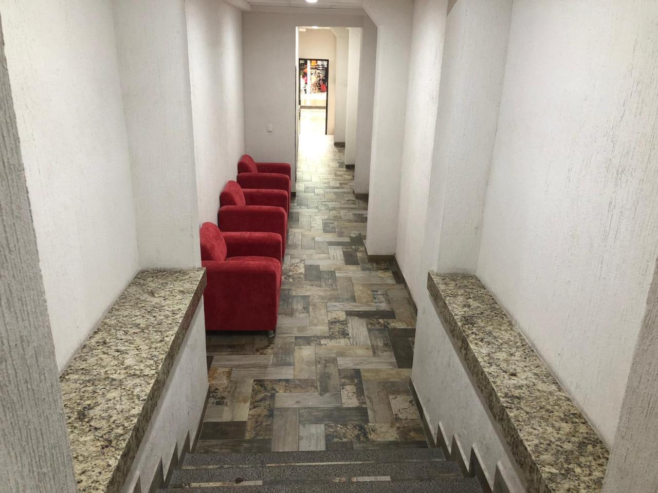 לאון Hotel Del Carmen מראה חיצוני תמונה